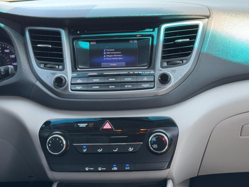 Hyundai Tucson Vehicle Full-screen Gallery Image 13