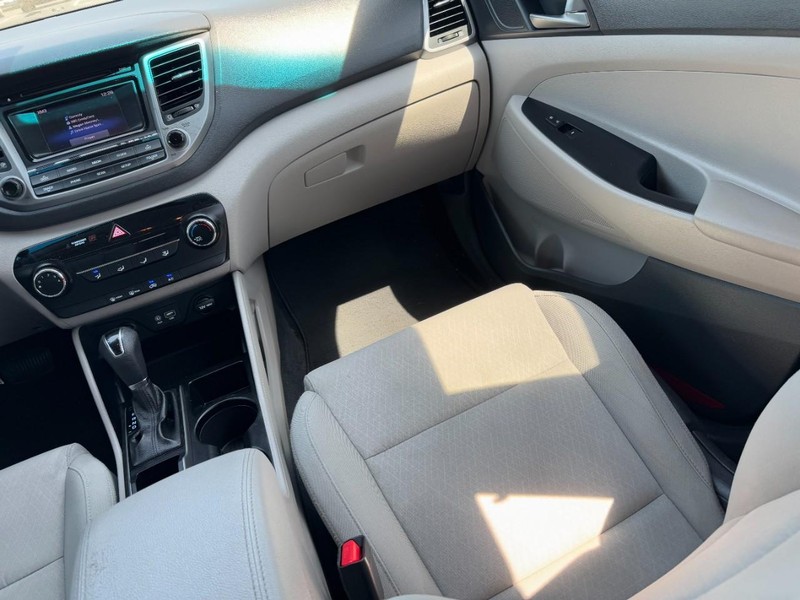 Hyundai Tucson Vehicle Full-screen Gallery Image 15