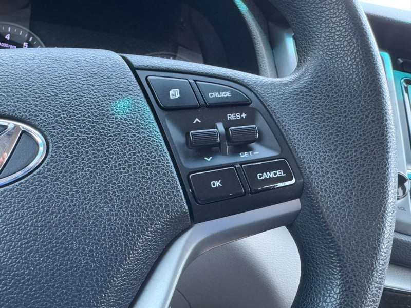 Hyundai Tucson Vehicle Full-screen Gallery Image 17
