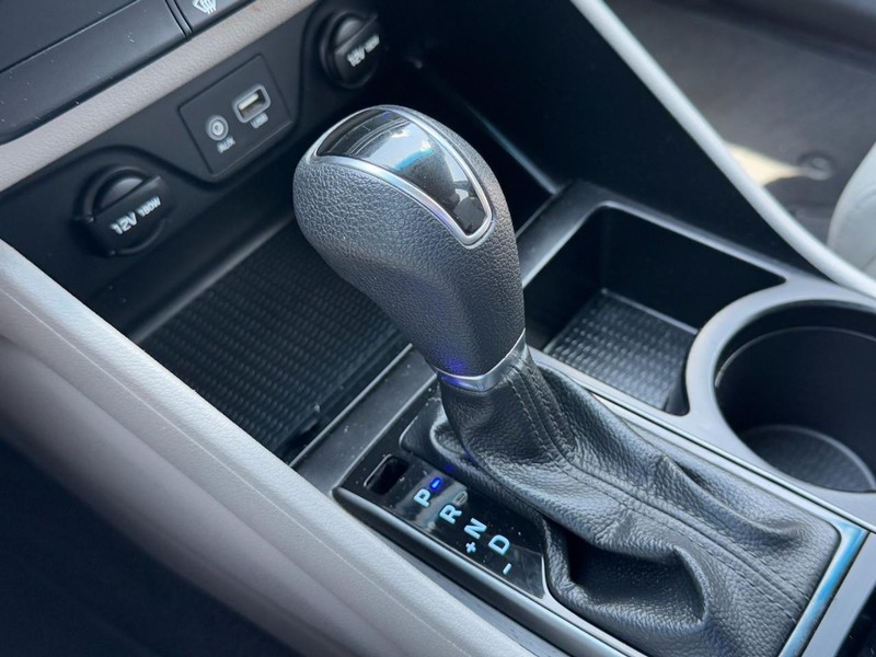 Hyundai Tucson Vehicle Full-screen Gallery Image 19