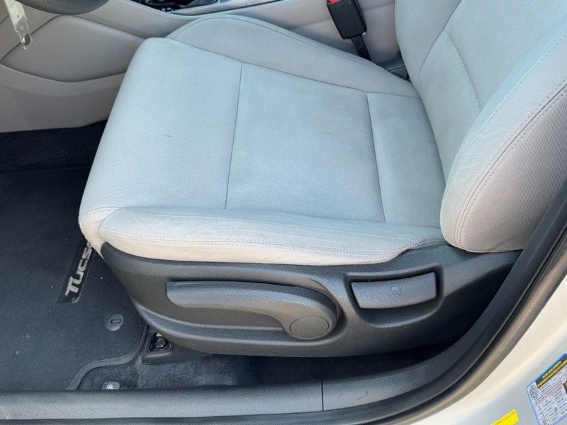 Hyundai Tucson Vehicle Full-screen Gallery Image 22