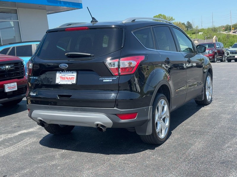 Ford Escape Vehicle Full-screen Gallery Image 03