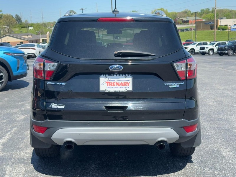 Ford Escape Vehicle Full-screen Gallery Image 04