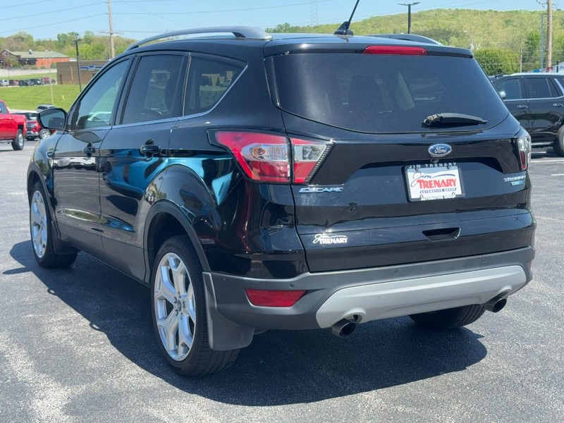 Ford Escape Vehicle Full-screen Gallery Image 06