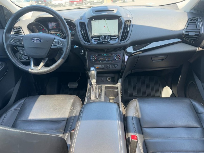 Ford Escape Vehicle Full-screen Gallery Image 11