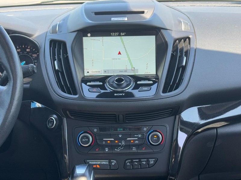 Ford Escape Vehicle Full-screen Gallery Image 13