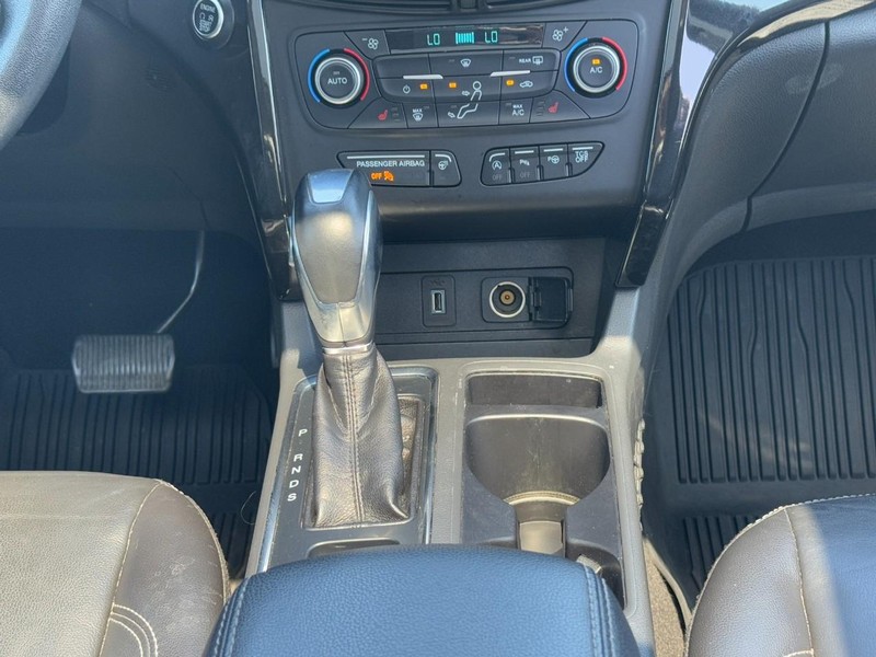 Ford Escape Vehicle Full-screen Gallery Image 14