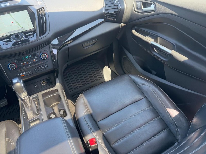 Ford Escape Vehicle Full-screen Gallery Image 15