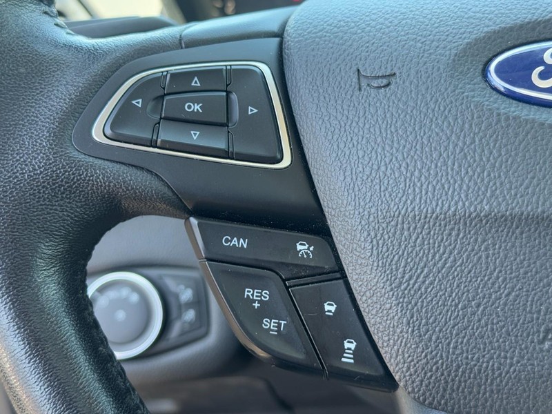 Ford Escape Vehicle Full-screen Gallery Image 17