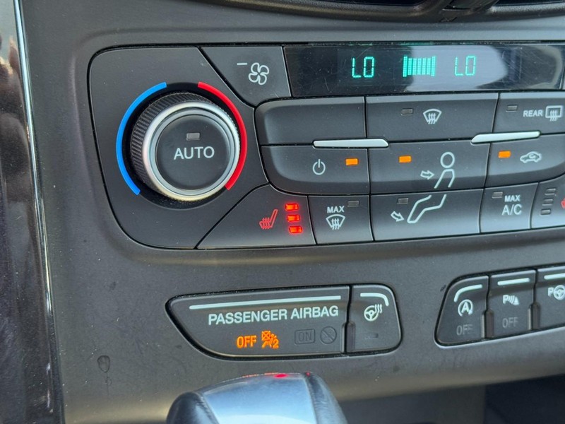 Ford Escape Vehicle Full-screen Gallery Image 20