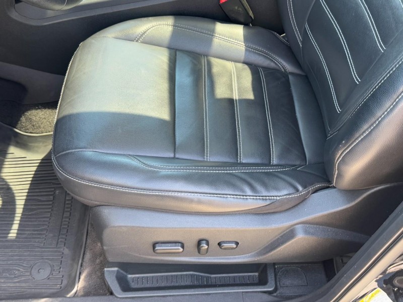 Ford Escape Vehicle Full-screen Gallery Image 24
