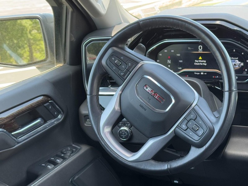 GMC Sierra 1500 Vehicle Full-screen Gallery Image 12