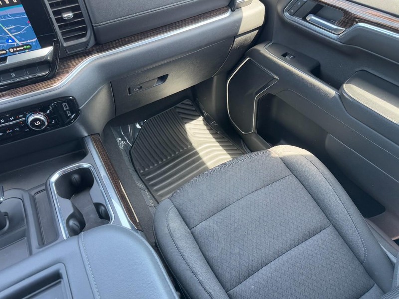 GMC Sierra 1500 Vehicle Full-screen Gallery Image 15