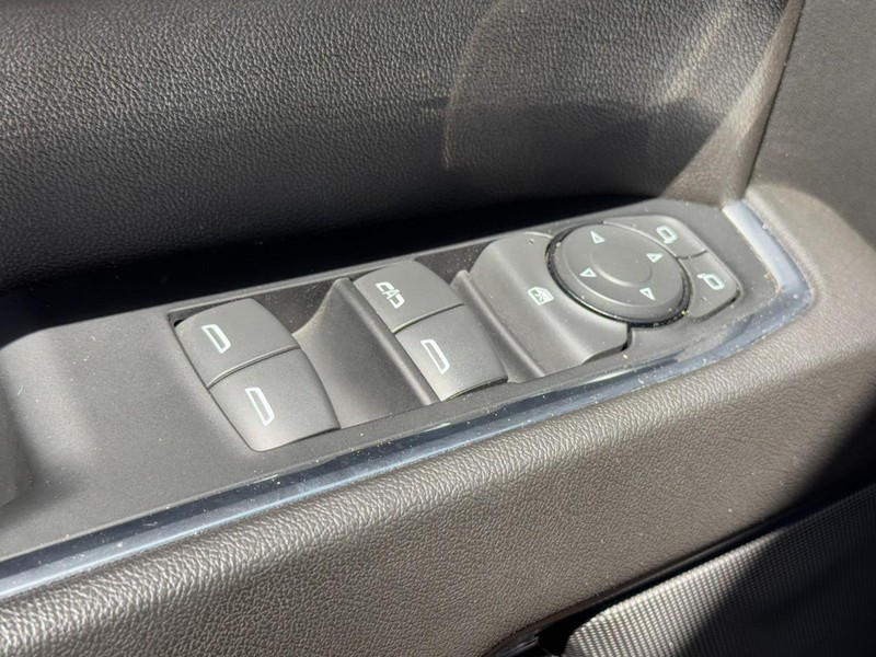 GMC Sierra 1500 Vehicle Full-screen Gallery Image 22