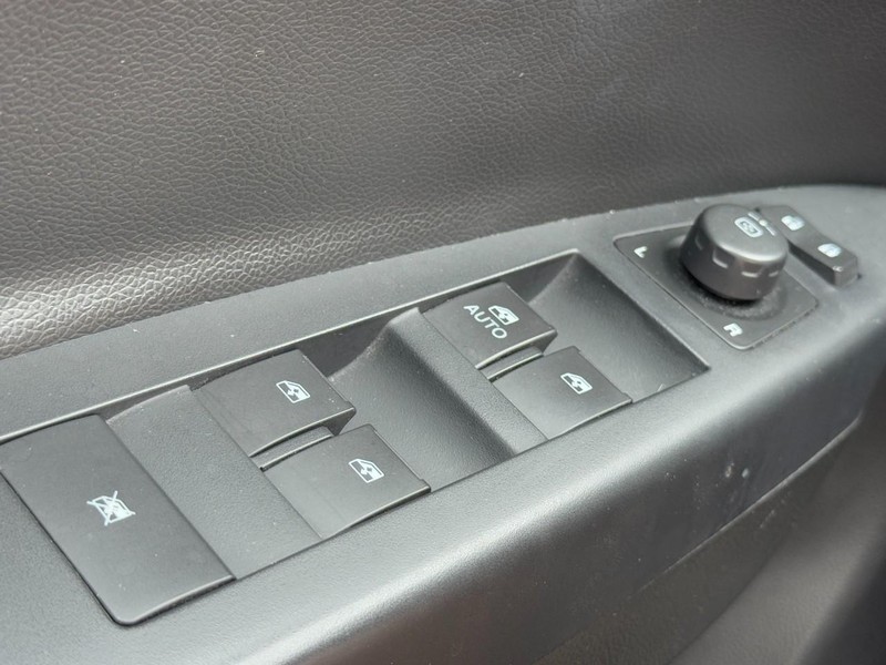 Chevrolet Captiva Sport Fleet Vehicle Full-screen Gallery Image 20