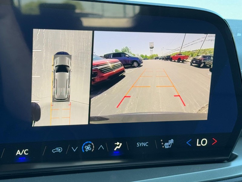 Chevrolet Traverse Vehicle Image 15