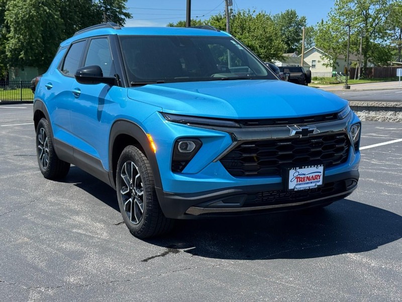Chevrolet TrailBlazer Vehicle Image 02