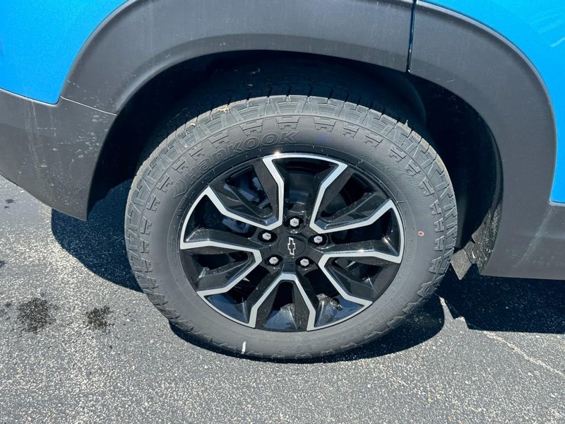 Chevrolet TrailBlazer Vehicle Image 05