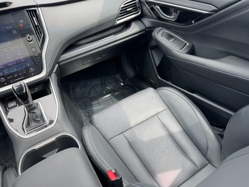 Subaru Outback Vehicle Full-screen Gallery Image 15
