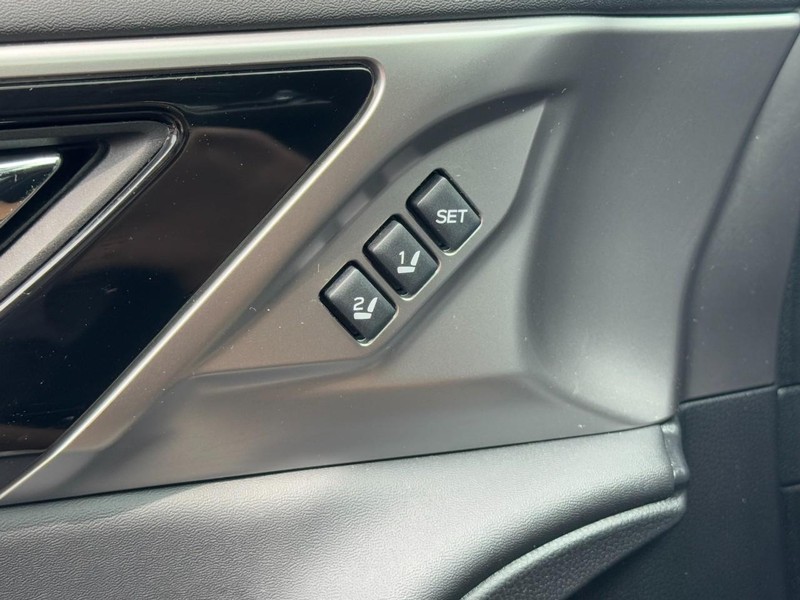 Subaru Outback Vehicle Full-screen Gallery Image 16