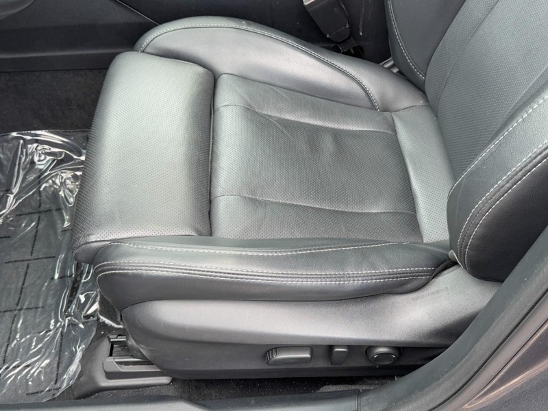 Subaru Outback Vehicle Full-screen Gallery Image 24