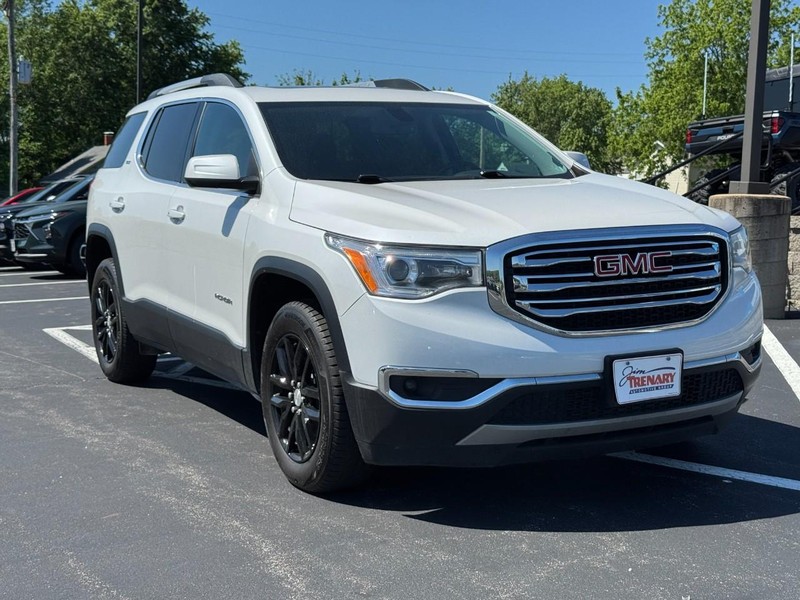 GMC Acadia Vehicle Image 02
