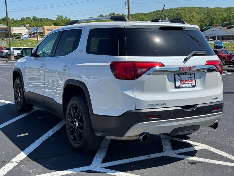 GMC Acadia Vehicle Image 06