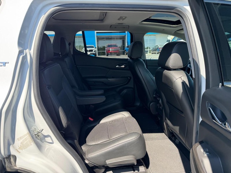 GMC Acadia Vehicle Image 10