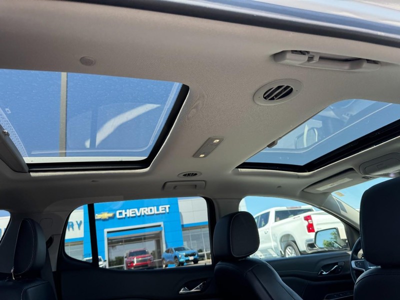GMC Acadia Vehicle Image 11