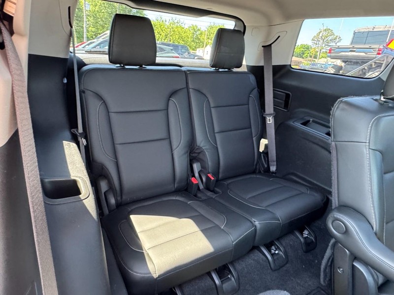GMC Acadia Vehicle Image 12