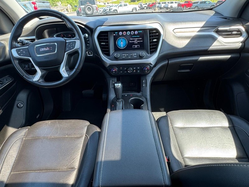 GMC Acadia Vehicle Image 13