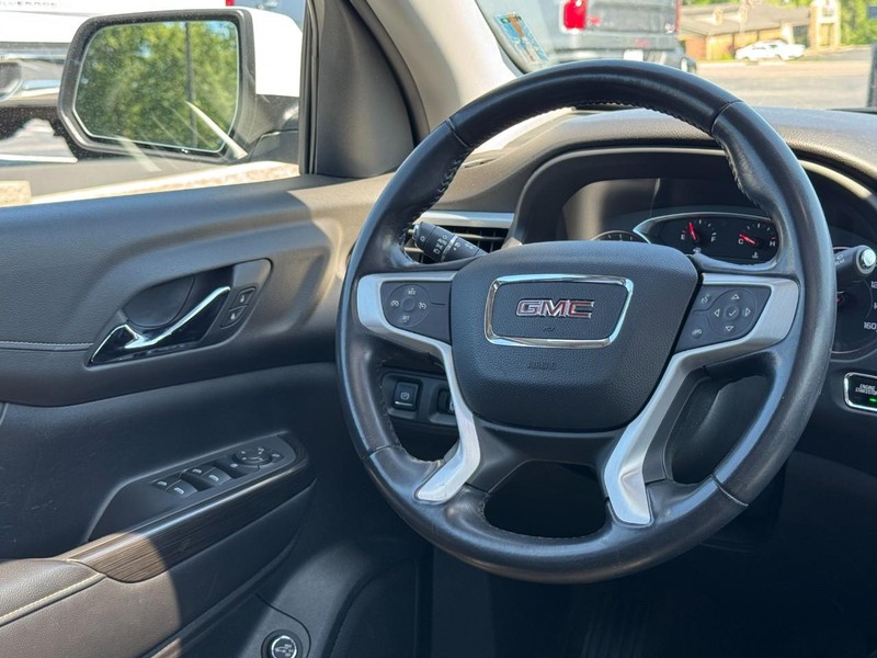 GMC Acadia Vehicle Image 14