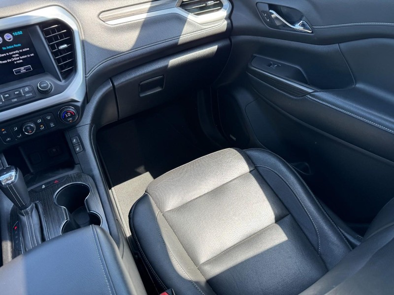 GMC Acadia Vehicle Image 17