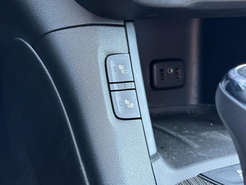 GMC Acadia Vehicle Image 21