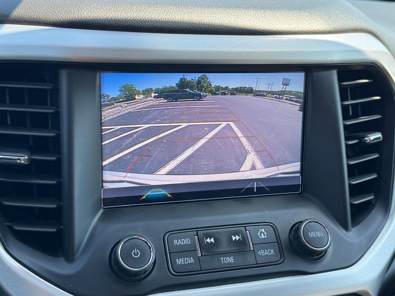 GMC Acadia Vehicle Image 22