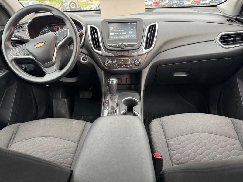 Chevrolet Equinox Vehicle Full-screen Gallery Image 11