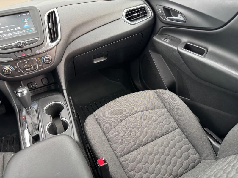 Chevrolet Equinox Vehicle Full-screen Gallery Image 15