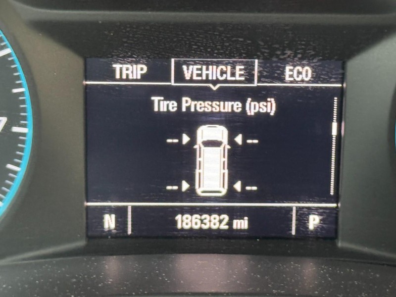 Chevrolet Equinox Vehicle Full-screen Gallery Image 18