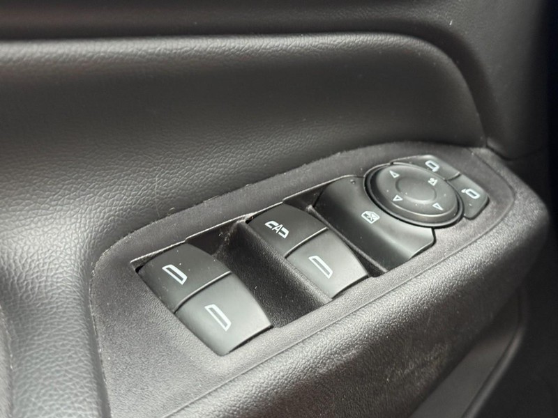 Chevrolet Equinox Vehicle Full-screen Gallery Image 21