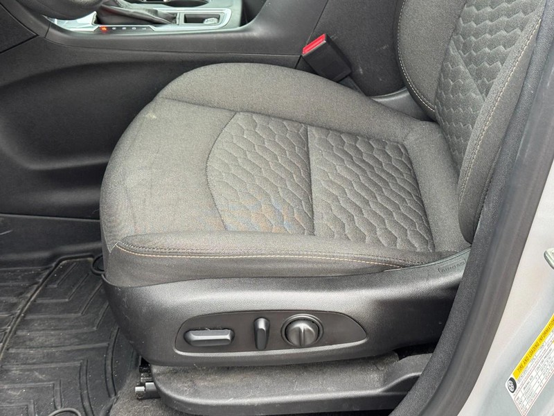 Chevrolet Equinox Vehicle Full-screen Gallery Image 22