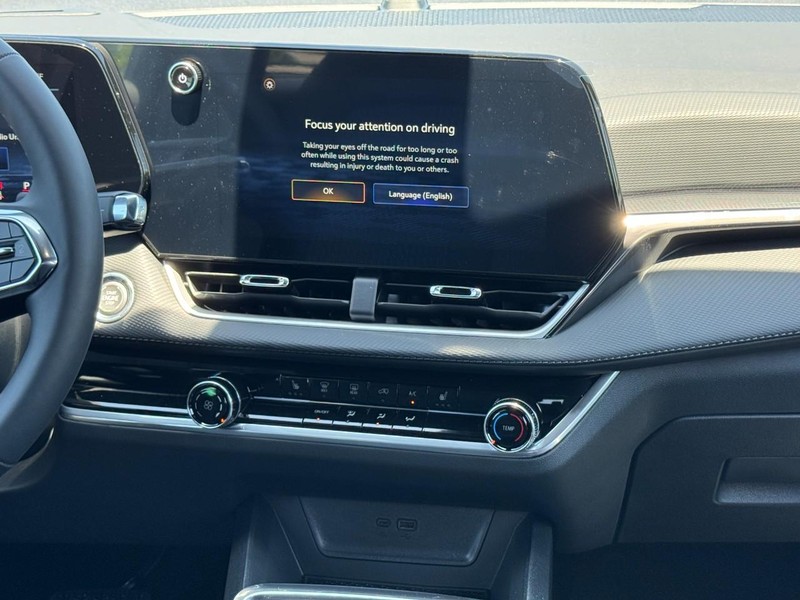 Chevrolet Equinox Vehicle Image 09