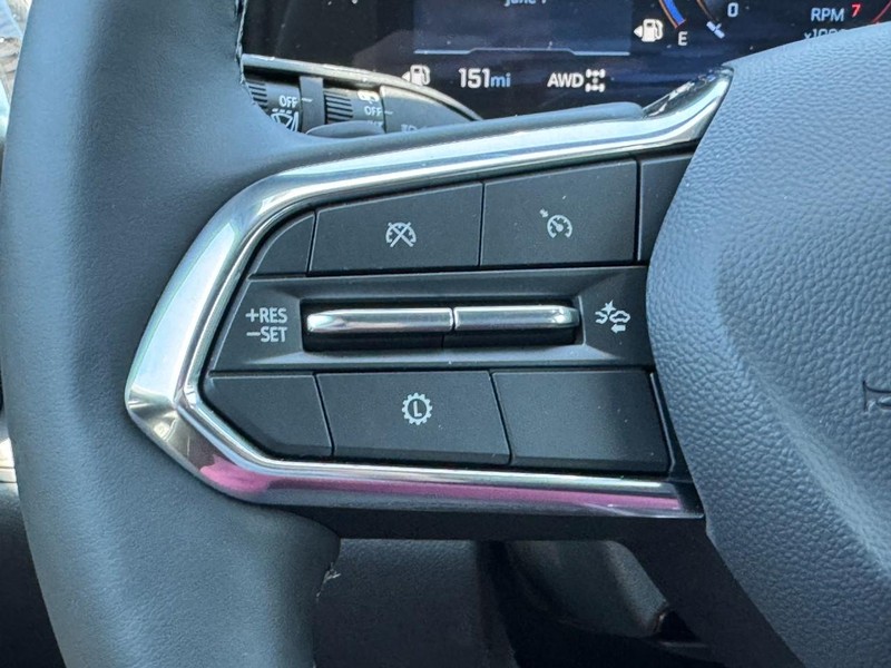 Chevrolet Equinox Vehicle Image 11