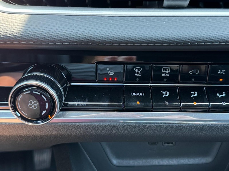 Chevrolet Equinox Vehicle Image 13