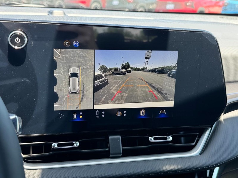 Chevrolet Equinox Vehicle Image 14
