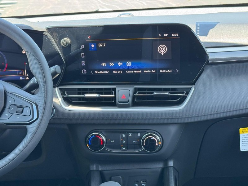 Chevrolet TrailBlazer Vehicle Image 09
