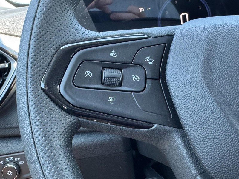 Chevrolet TrailBlazer Vehicle Image 11