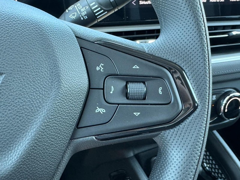 Chevrolet TrailBlazer Vehicle Image 12