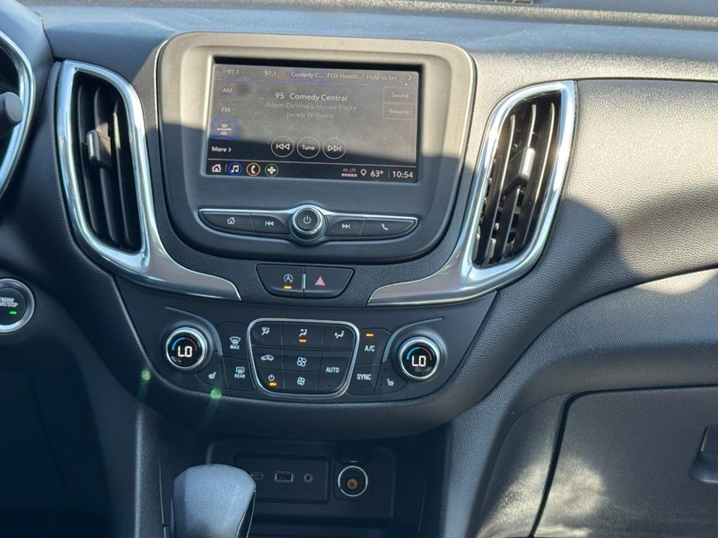 Chevrolet Equinox Vehicle Image 13