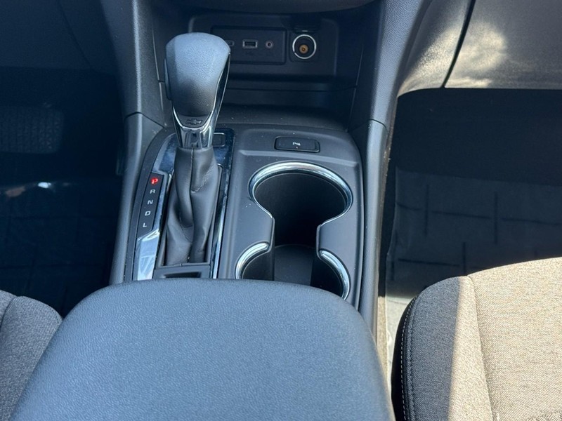 Chevrolet Equinox Vehicle Image 14