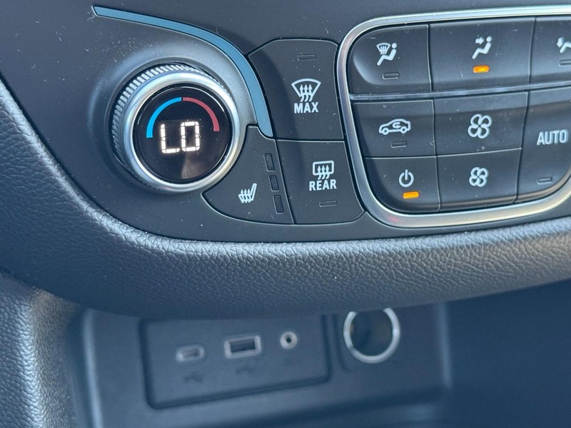 Chevrolet Equinox Vehicle Image 19